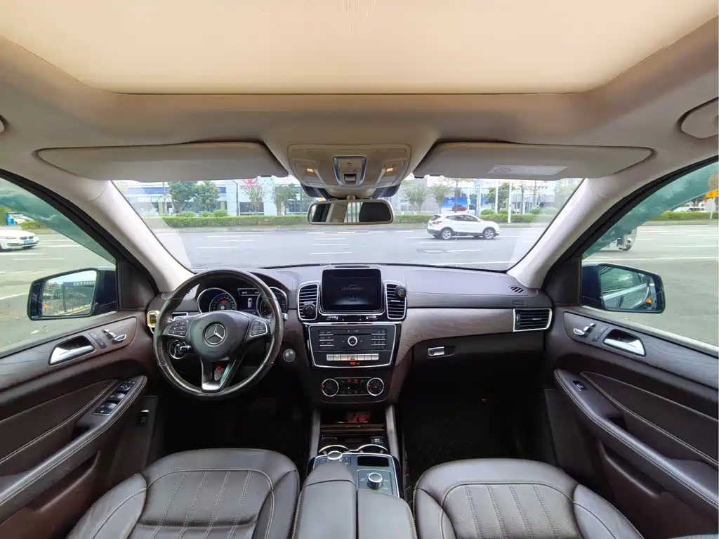 Mercedes-Benz GLE (Import) — миниатюра 10