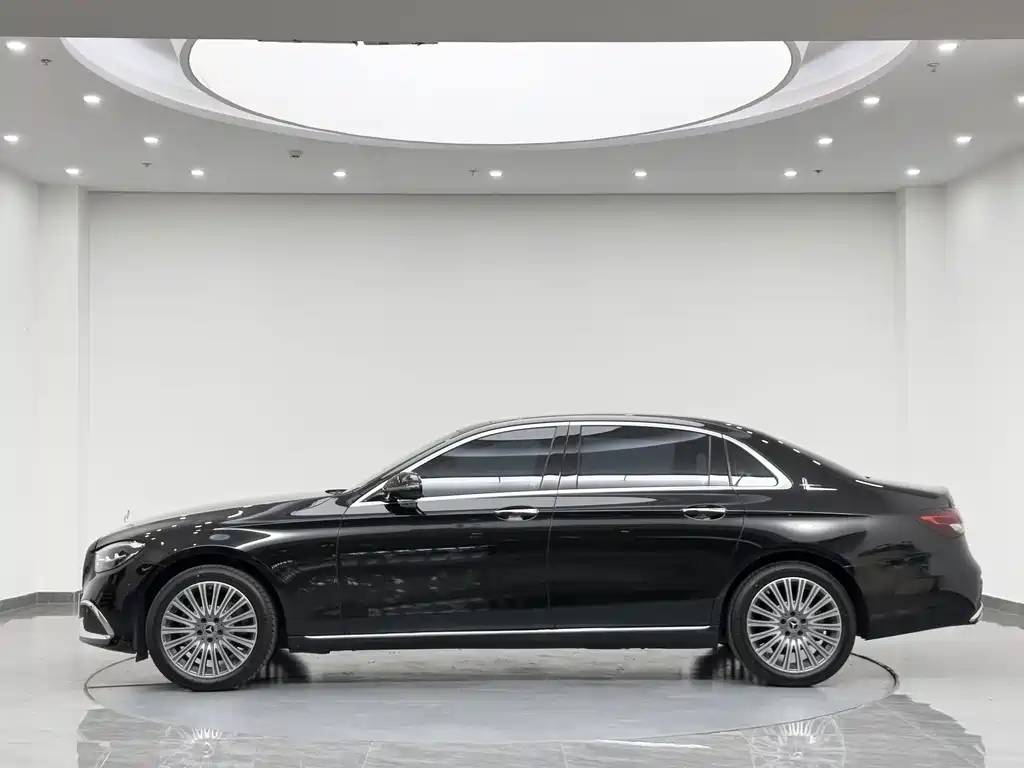 Mercedes-Benz E-Class 2023 — фото 4