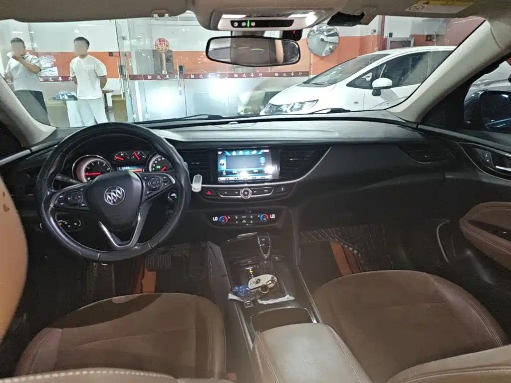 Buick Regal — миниатюра 10