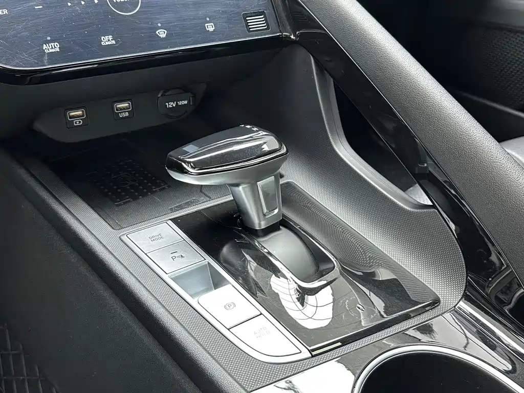 Hyundai Elantra — миниатюра 8
