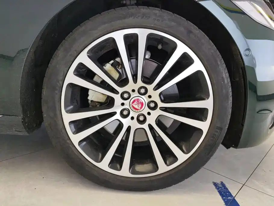 Jaguar XFL — миниатюра 6