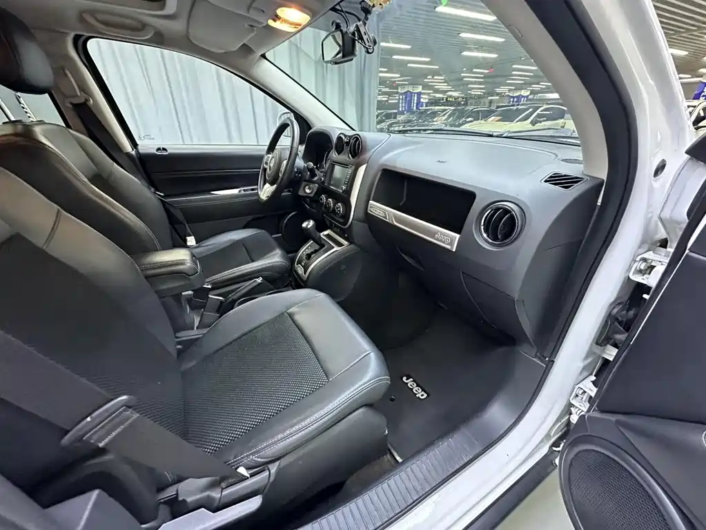 Jeep Compass (Import) — миниатюра 9