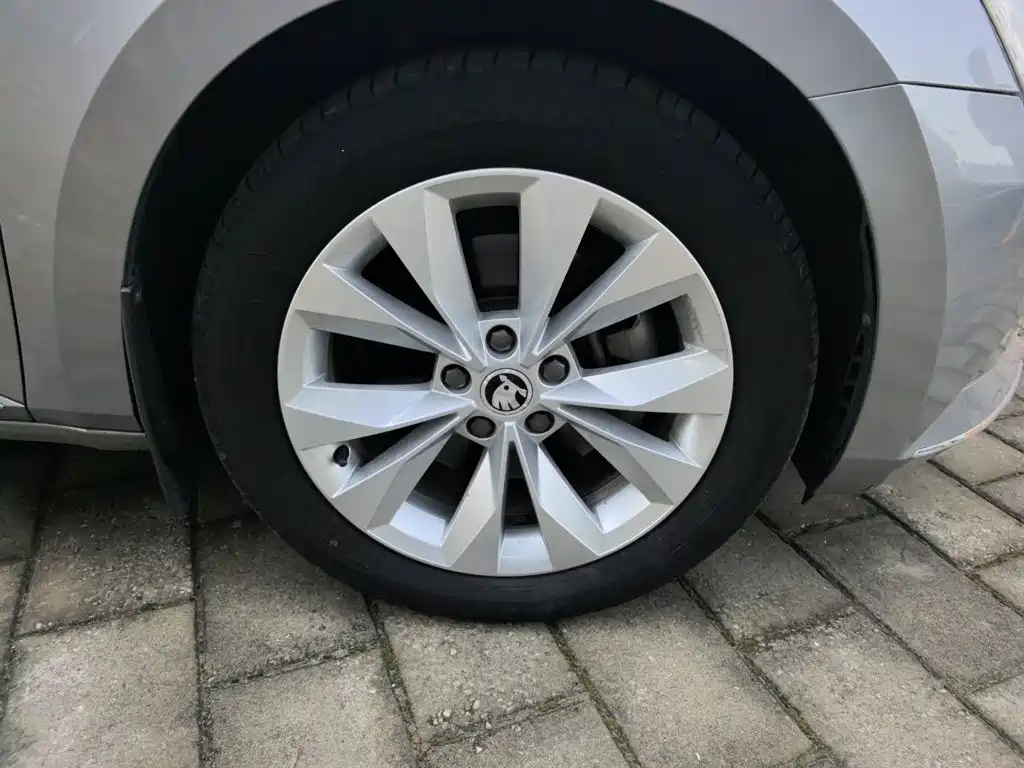 Skoda Superb — миниатюра 24