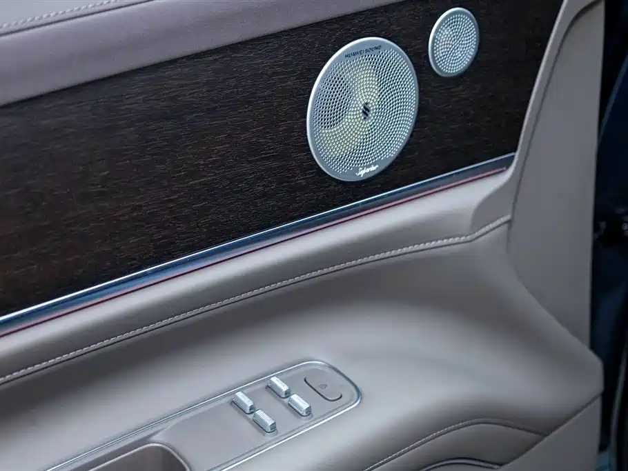 AITO ASK THE WORLD M9