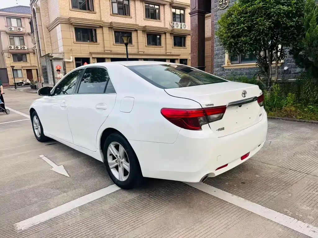 Toyota Reiz — миниатюра 8