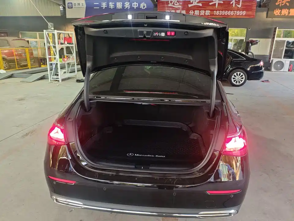 Mercedes-Benz E-Class — миниатюра 10