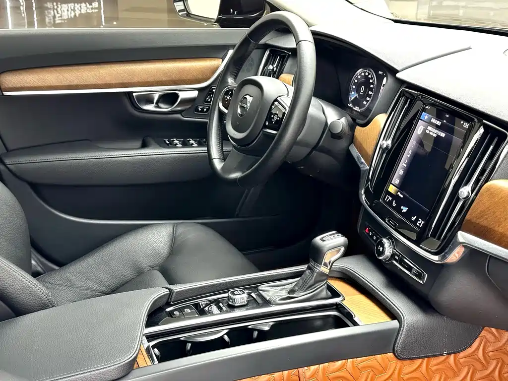 Volvo S90 — миниатюра 8