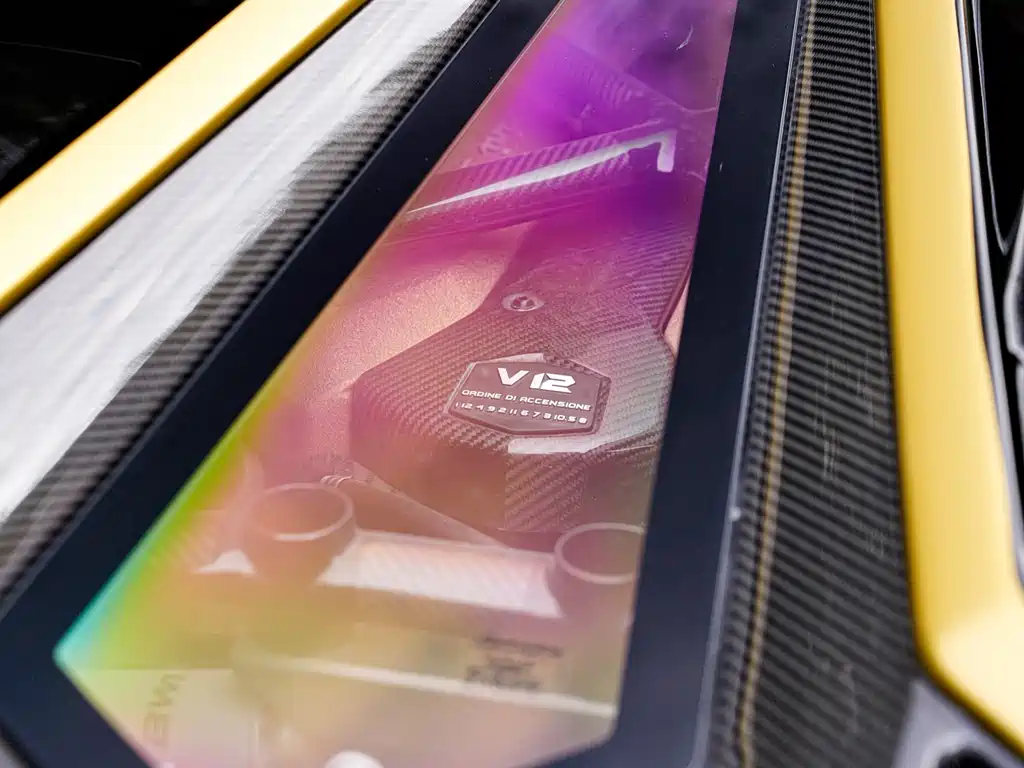 LAMBORGHINI AVENTADOR