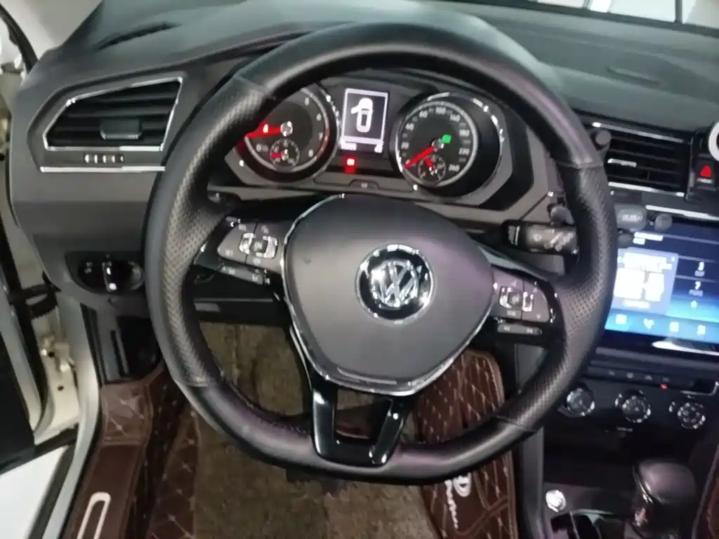 Volkswagen Tiguan L — миниатюра 11