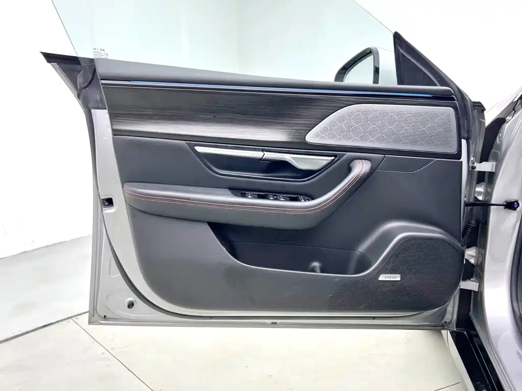 XPeng P7 — миниатюра 12