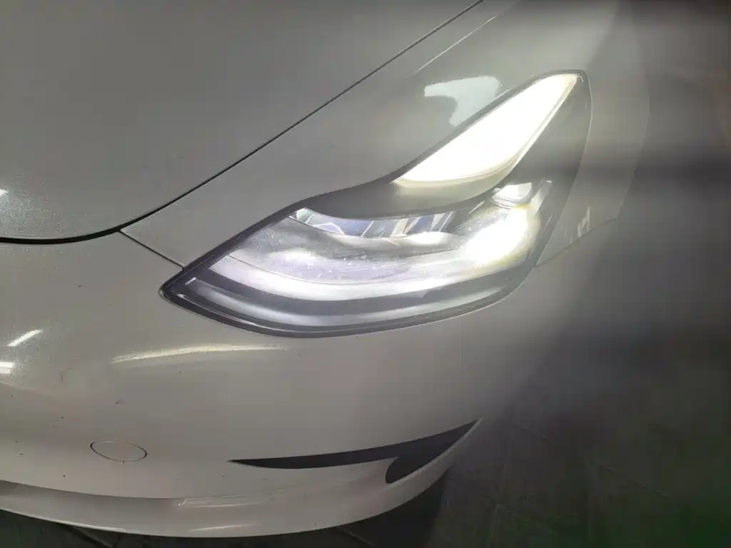 Tesla Model 3 — миниатюра 24