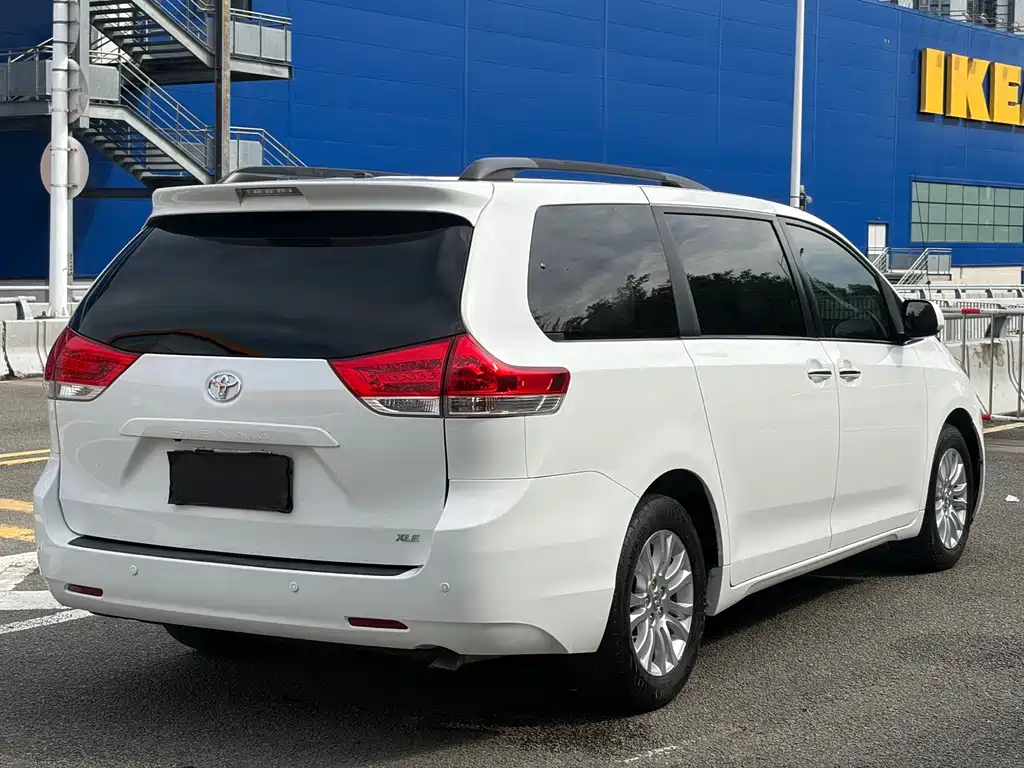 Toyota Sienna — миниатюра 5