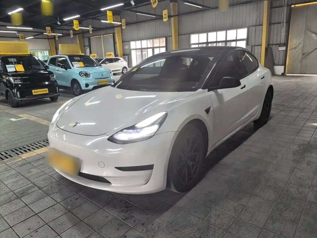 Tesla Model 3 — миниатюра 2