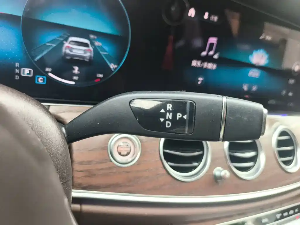 Mercedes-Benz E-Class — миниатюра 10