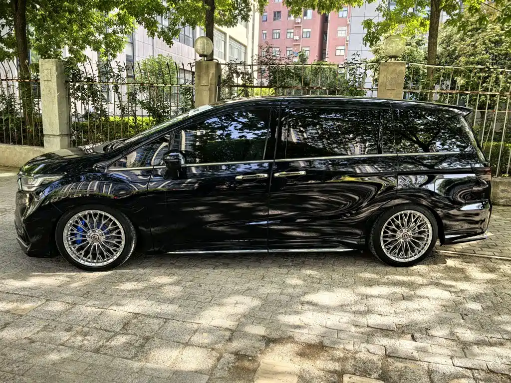 Honda Odyssey 2022 2.0L e:HEV мест
