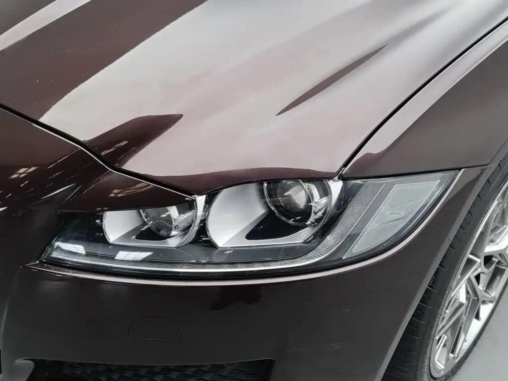 Jaguar XFL — миниатюра 7