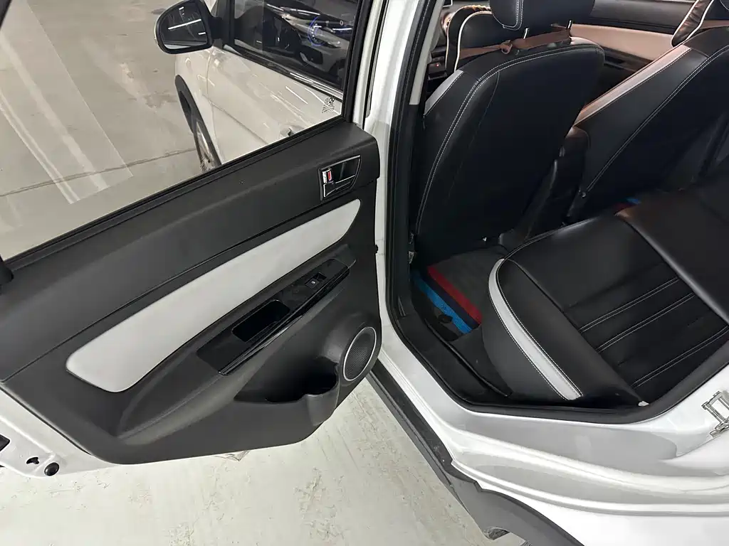 BAIC New Energy EC5 — миниатюра 13