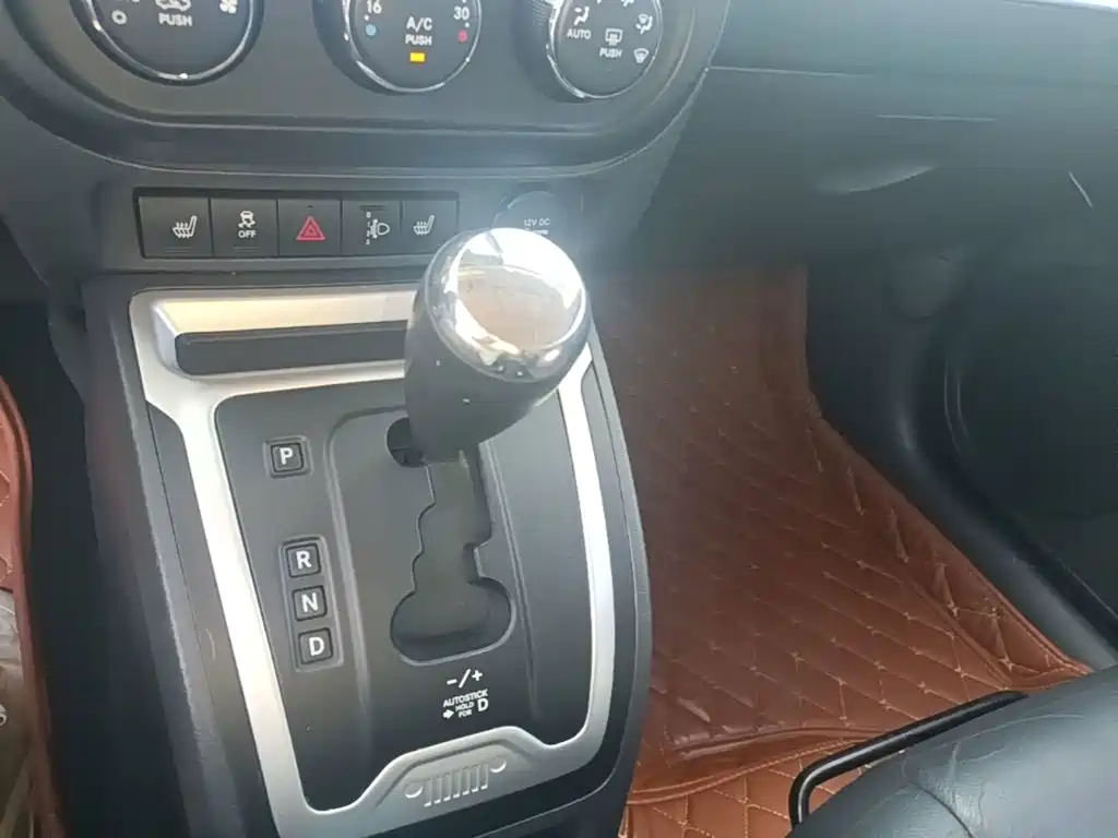 Jeep Compass (Import) — миниатюра 14