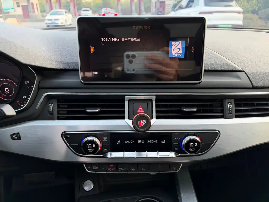 Audi A4L — миниатюра 12