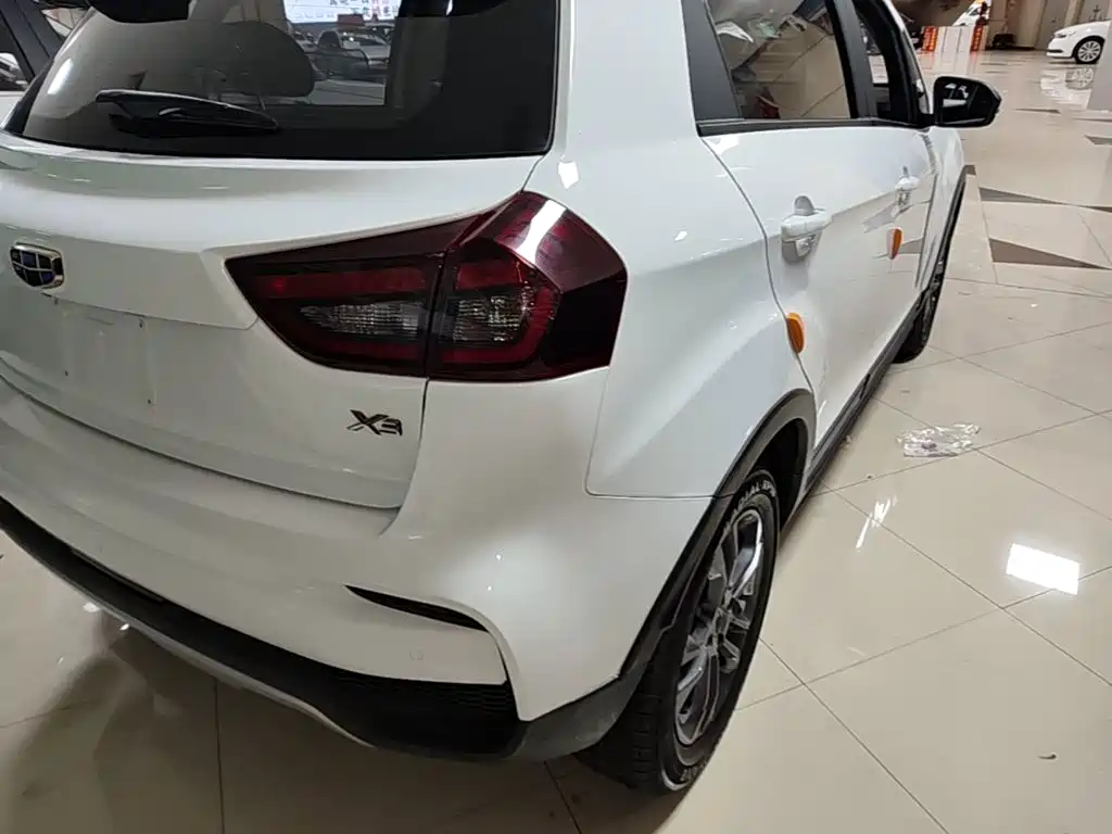 Geely Vision X3 — миниатюра 8