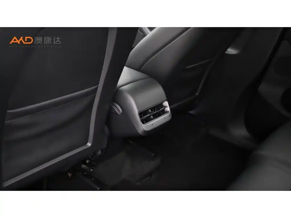 Tesla Model Y — миниатюра 9