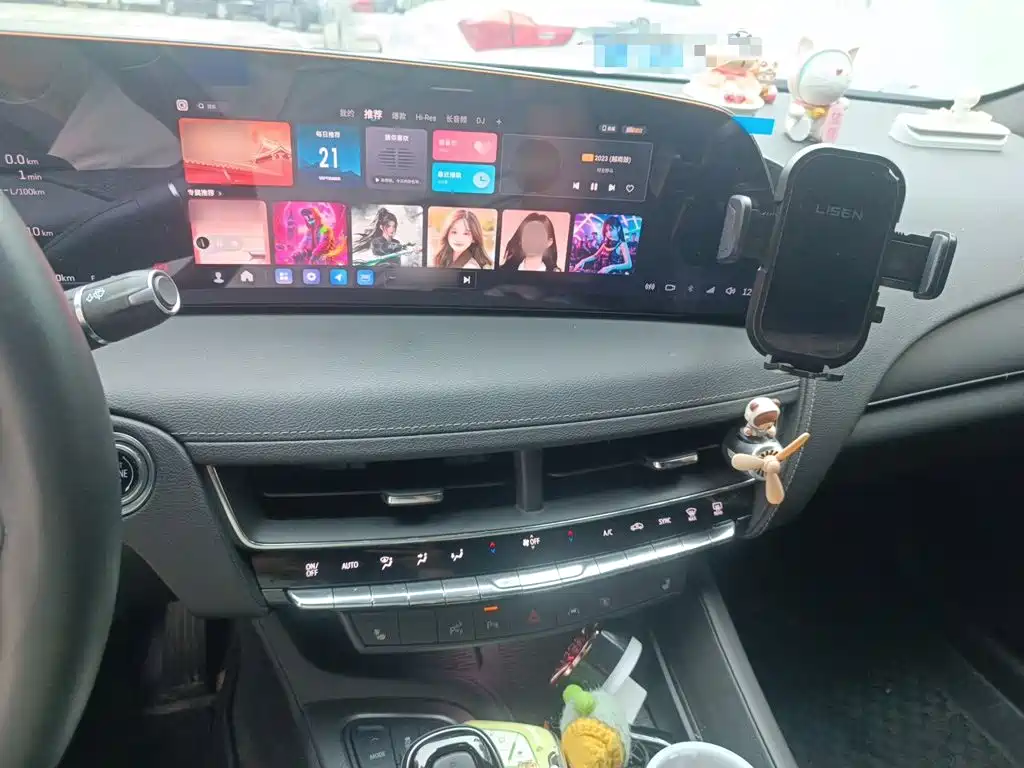 Cadillac CT5 — миниатюра 6