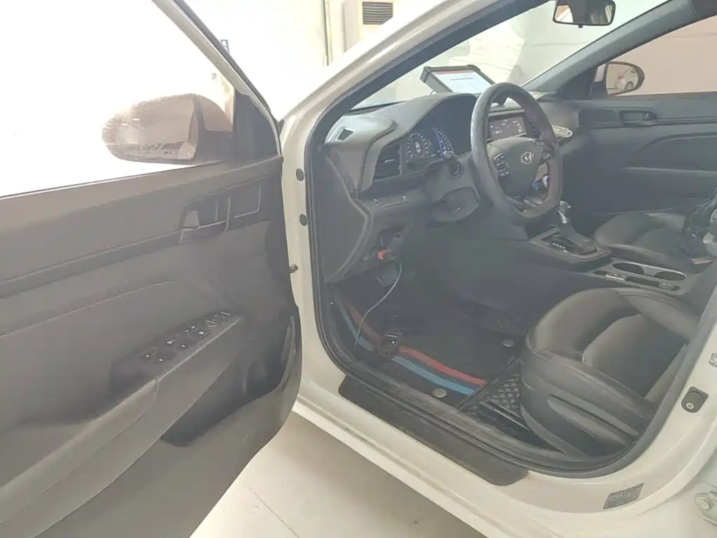 Hyundai Elantra — миниатюра 16