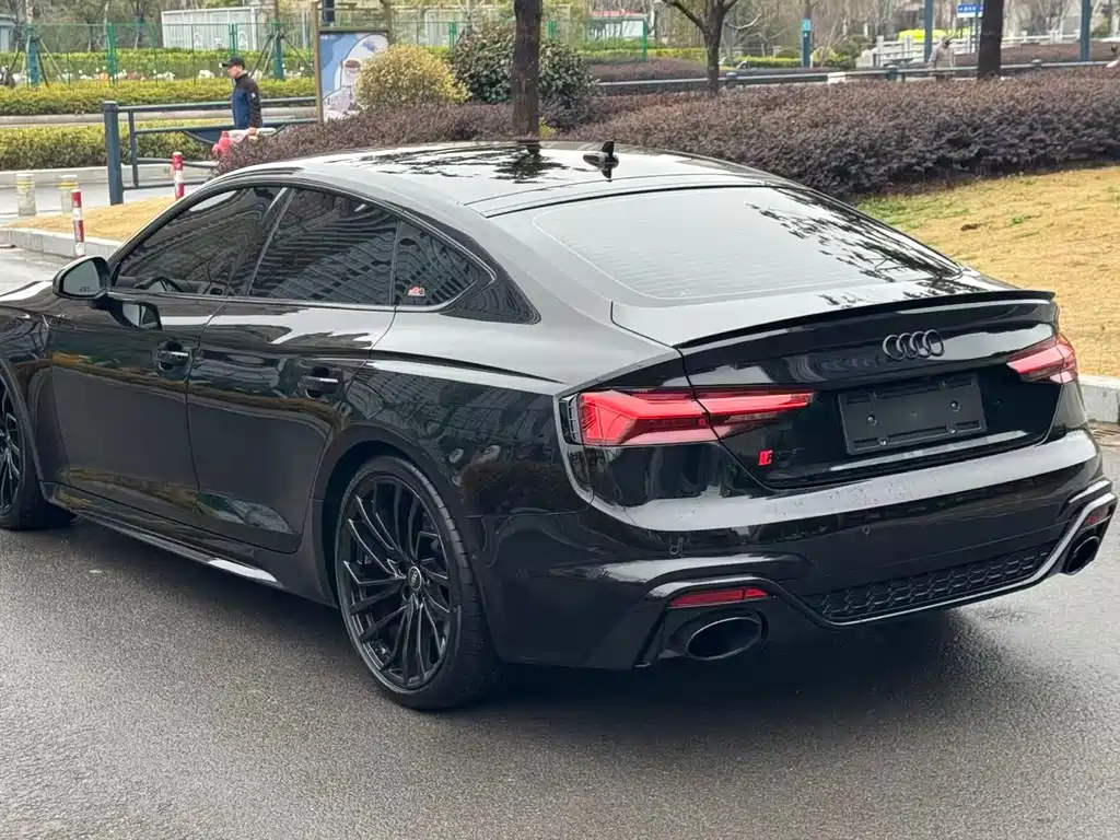 AUDI RS 5