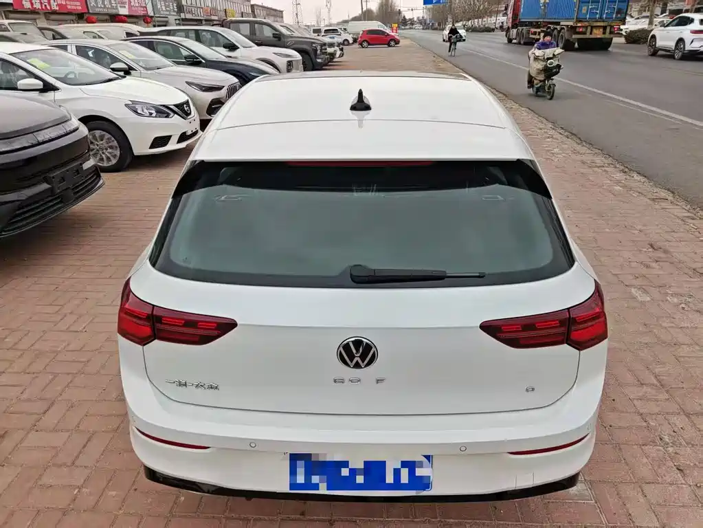 VOLKSWAGEN GOLF