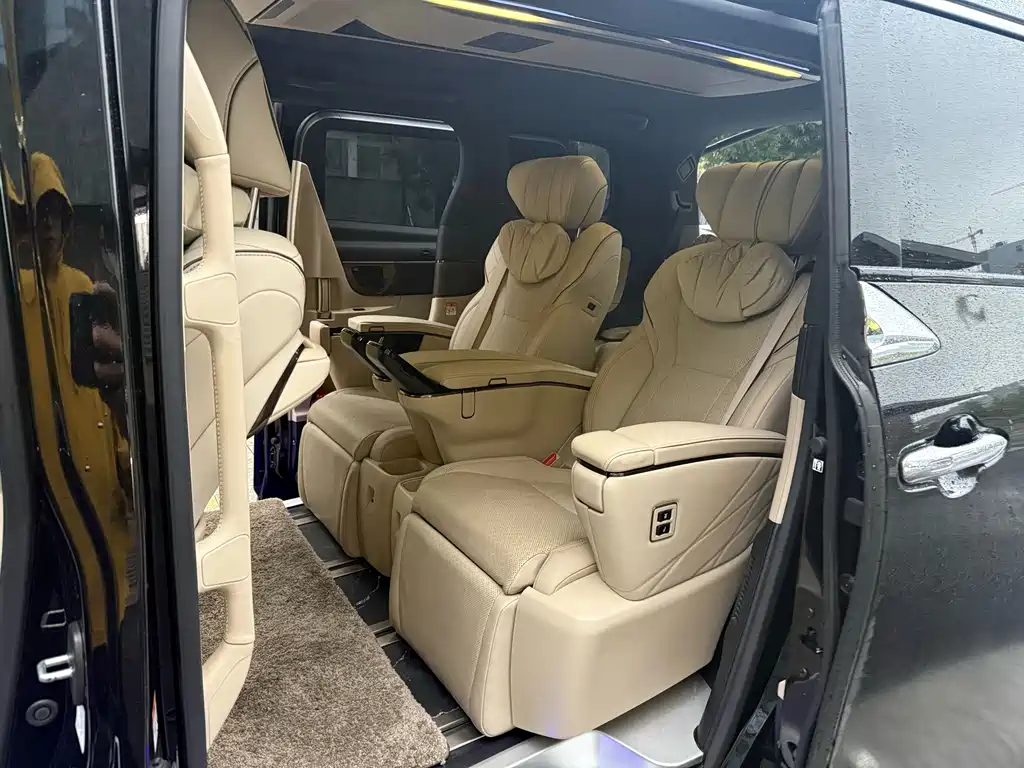 Toyota Alphard — миниатюра 6