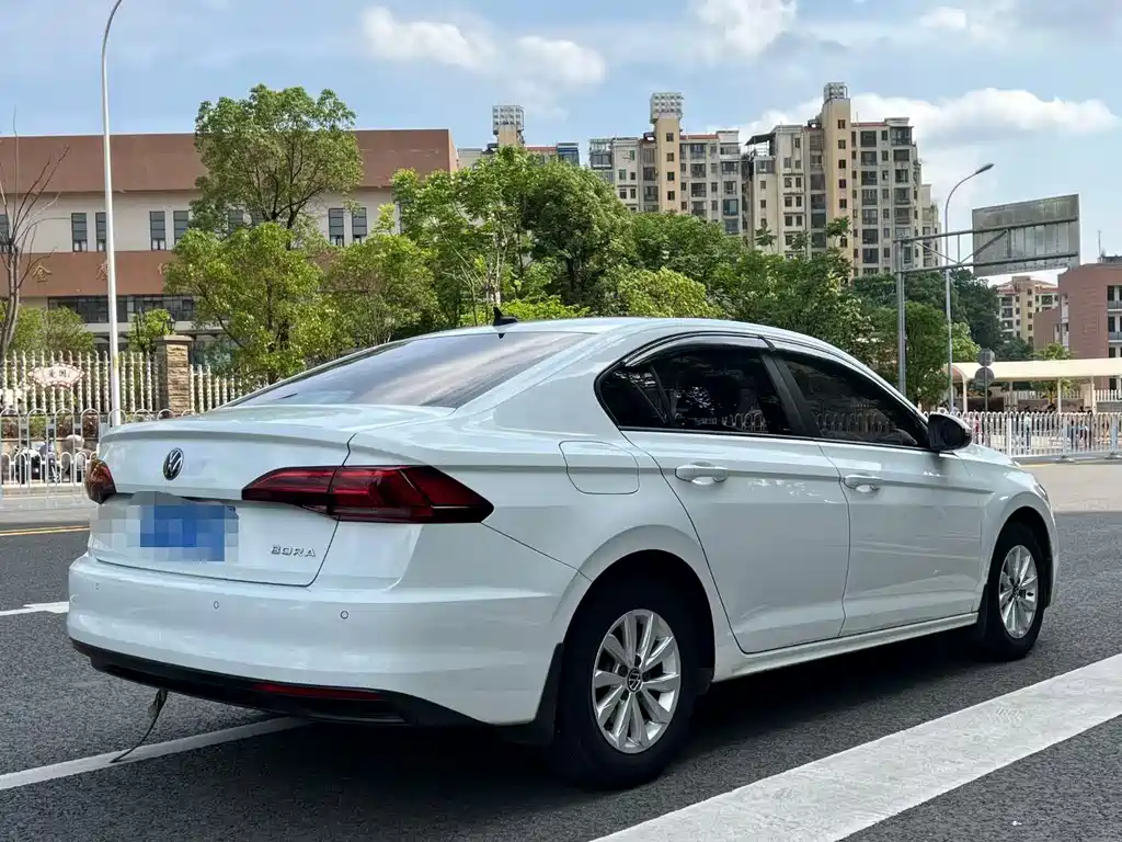 VOLKSWAGEN BORA