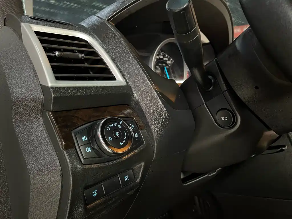 Ford Explorer (Import) — миниатюра 15