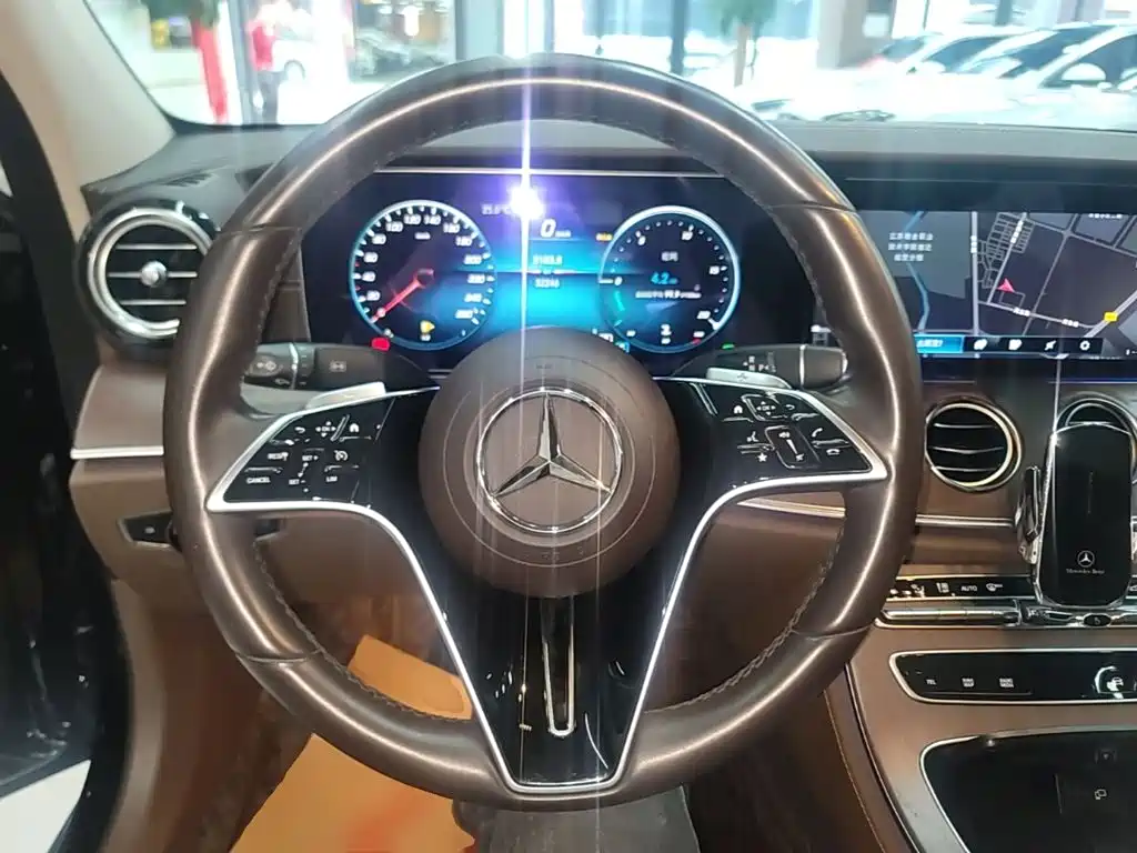 Mercedes-Benz E-Class — миниатюра 11