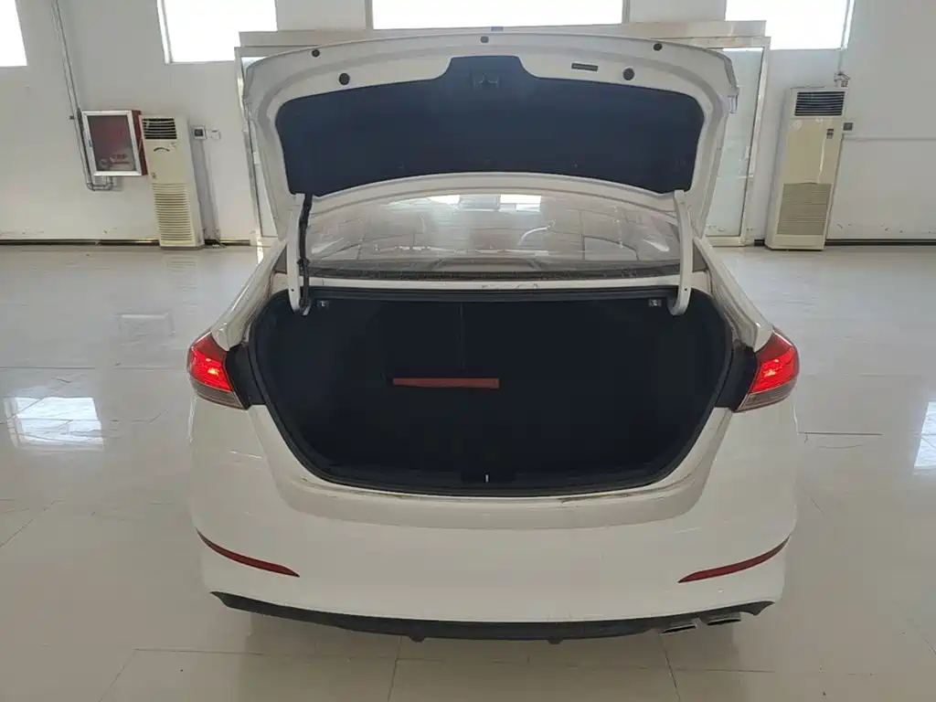 Hyundai Elantra — миниатюра 19