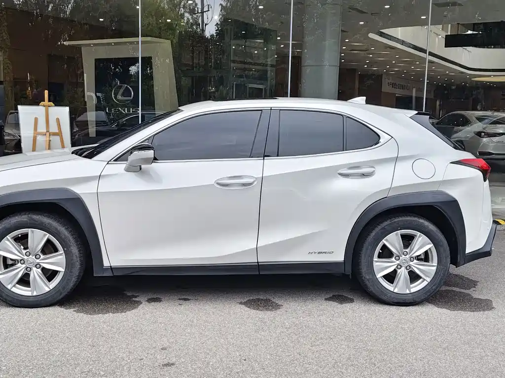 Lexus UX — миниатюра 3