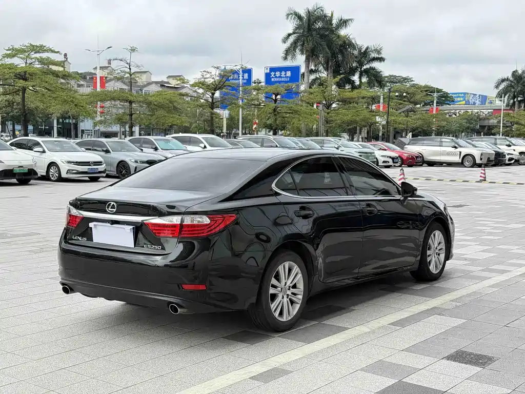 Lexus ES — миниатюра 4