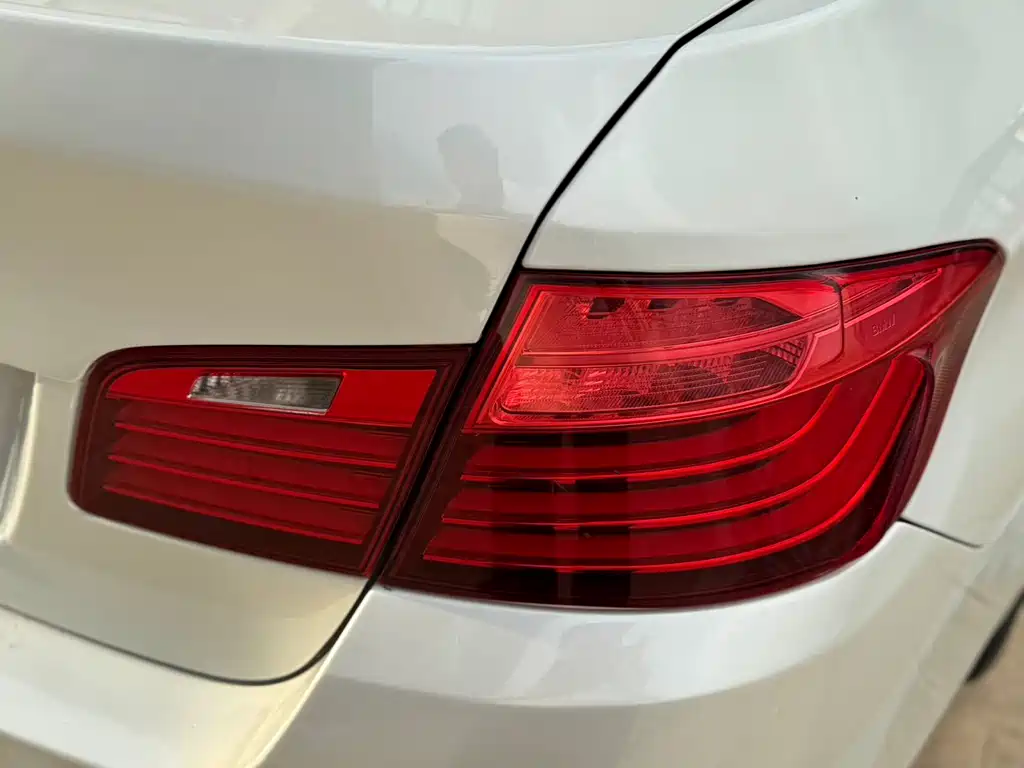 BMW 5 Series — миниатюра 11