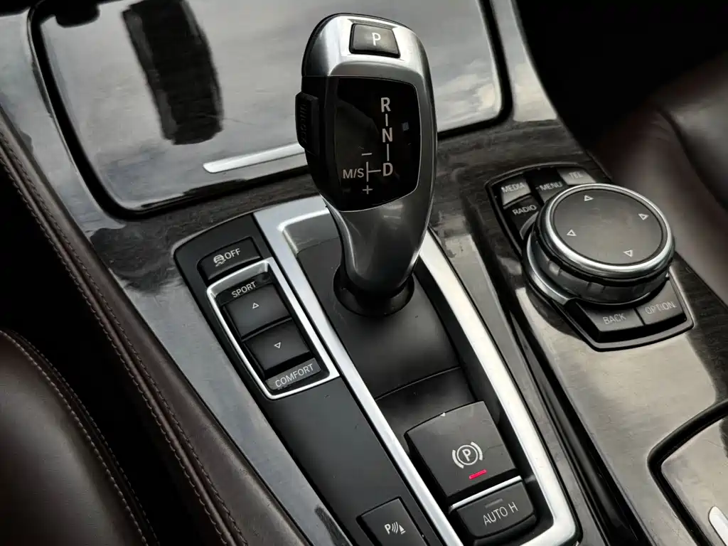 BMW 5 Series — миниатюра 17