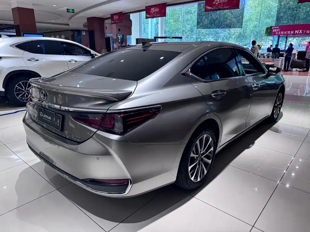 LEXUS  ES