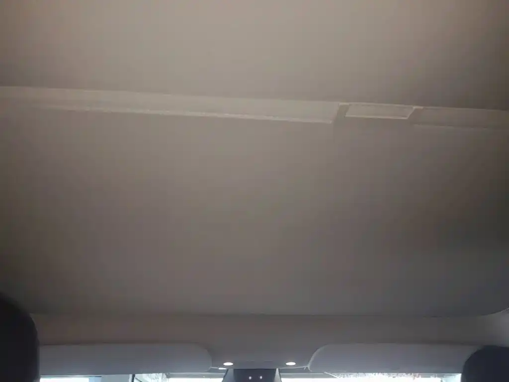 Tesla Model Y — миниатюра 18