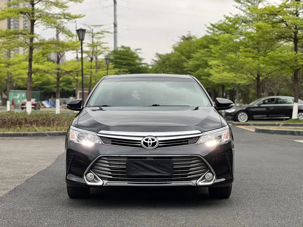TOYOTA CAMRY