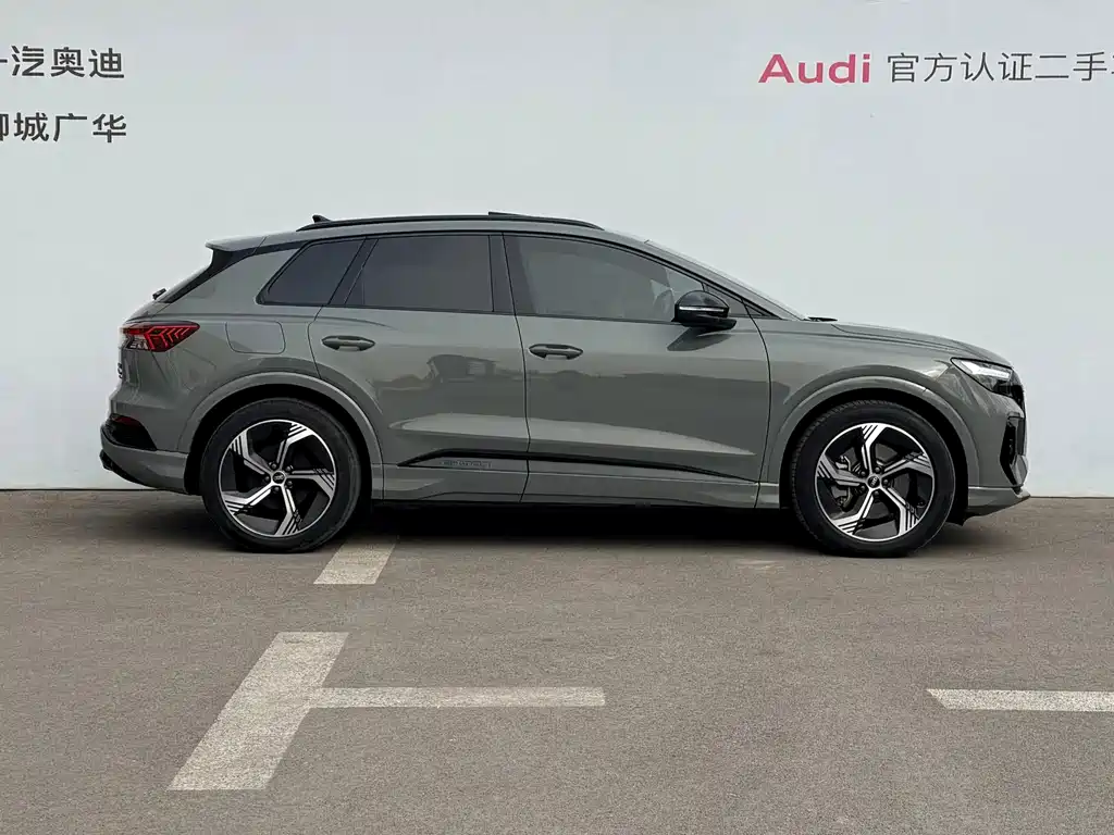AUDI Q4 E TRON
