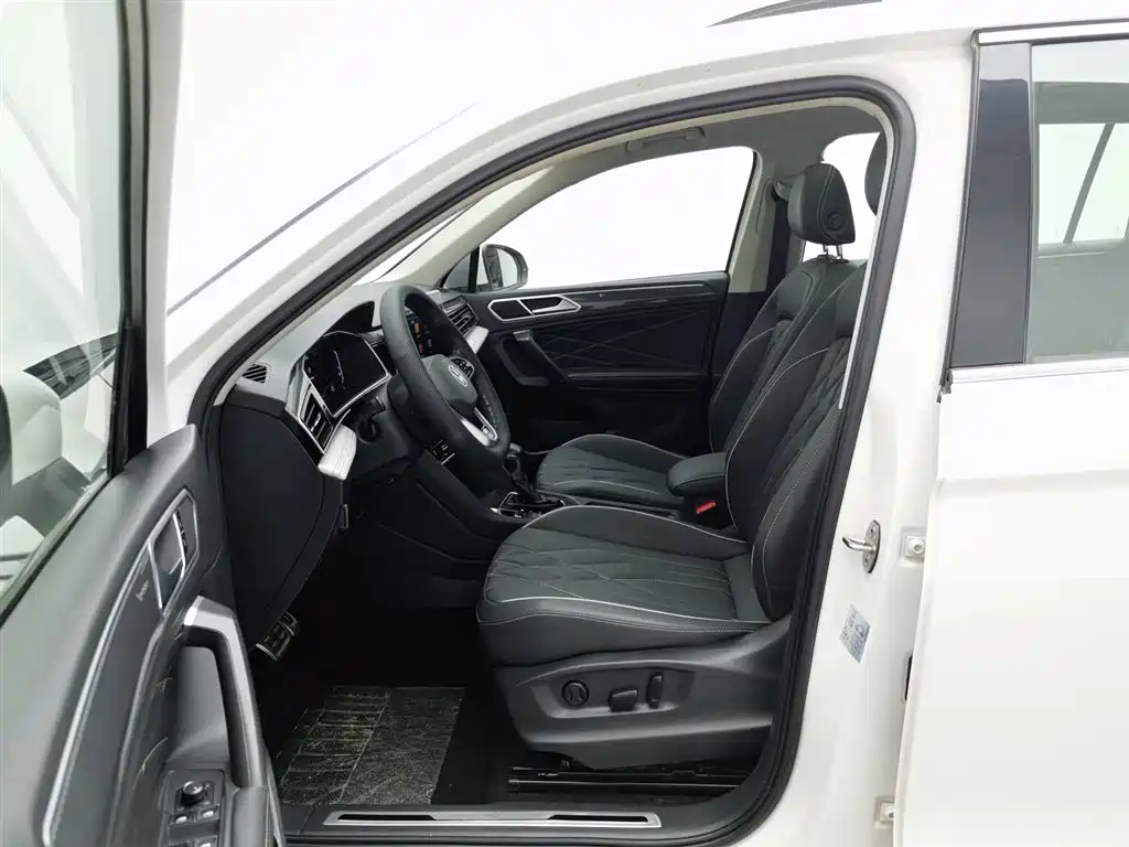 Volkswagen Tiguan L L 2022 330TSI AT R-Line