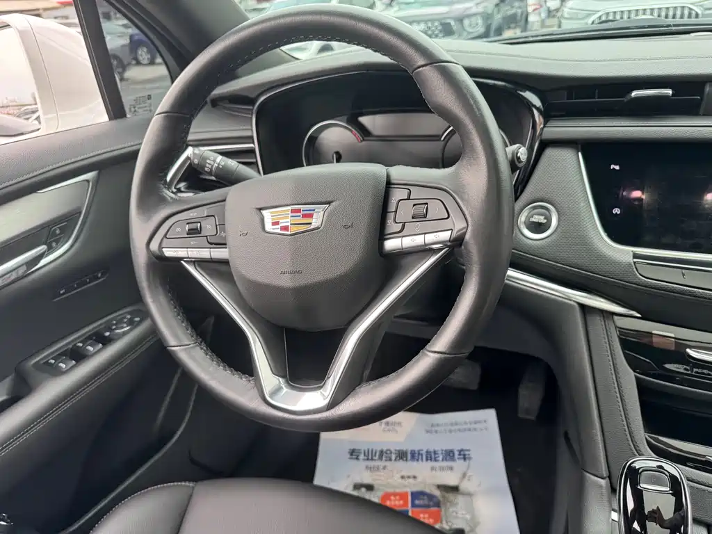 CADILLAC XT6