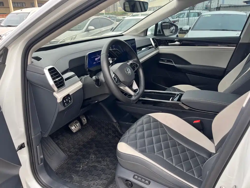 VOLKSWAGEN ID.6 CROZZ