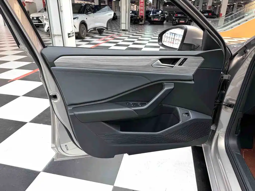 Volkswagen Sagitar — миниатюра 5