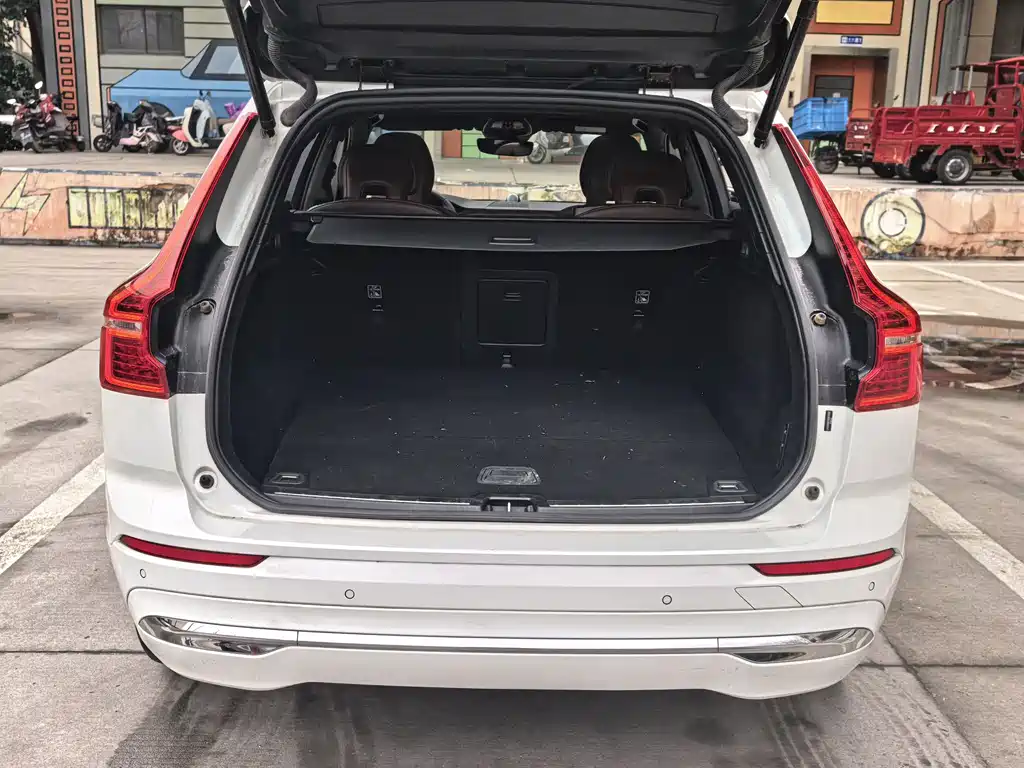 VOLVO XC60 PLUG IN HYBRID