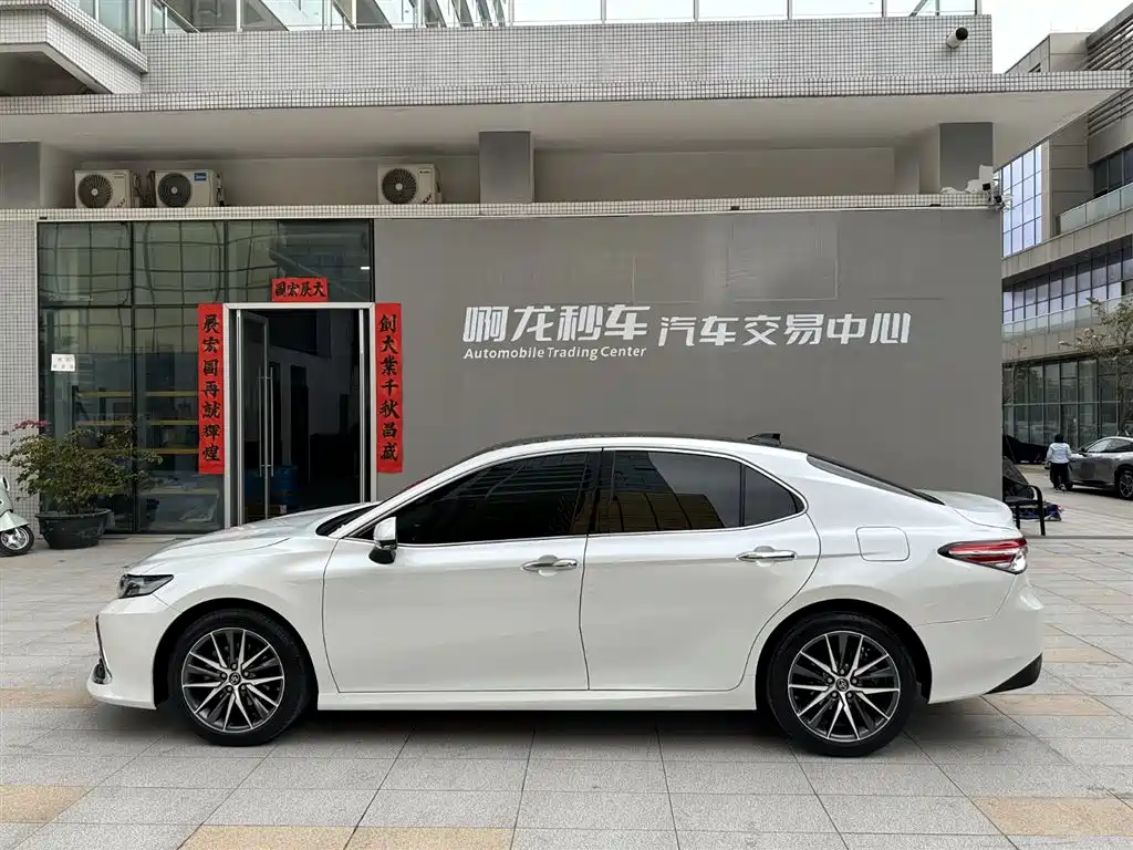 TOYOTA CAMRY
