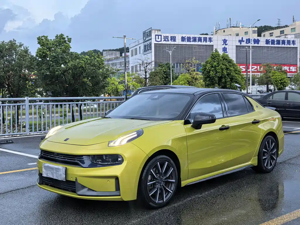 Lynk & Co 03