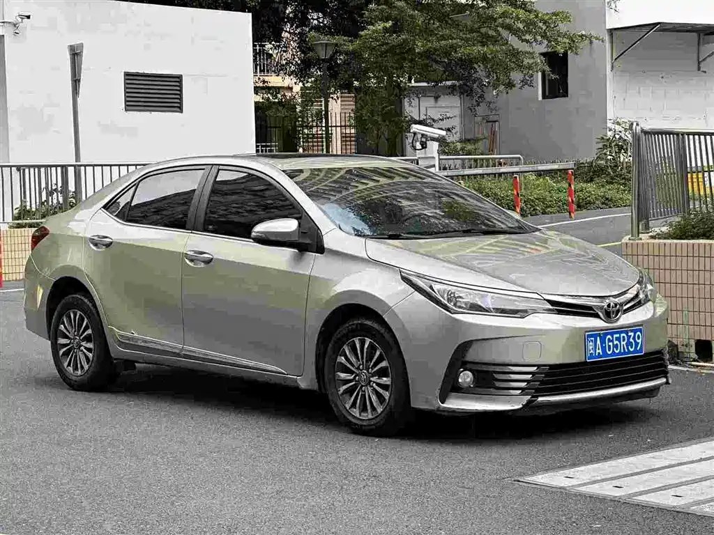 Toyota Corolla - фото 2